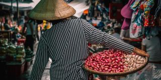 På marknaderna i Vietnam finner man mängder av färska örter.
